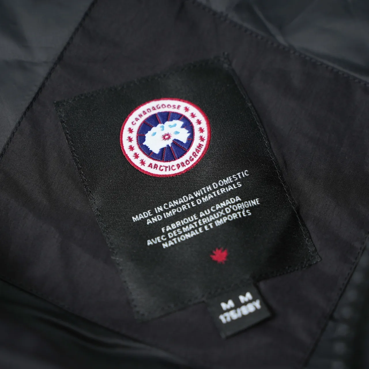 P560 CANADA GOOSE丨Canada Goose 2804 chest label soft fabric stand collar down vest Color: black with red label Size: XS-XXL